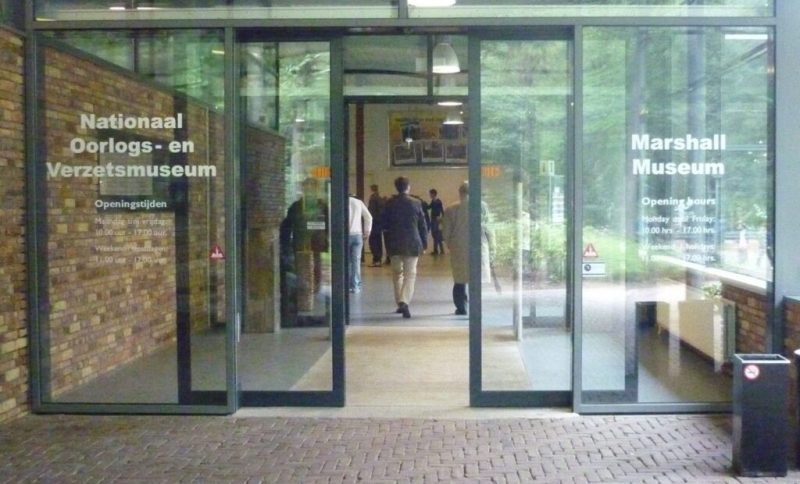 Automatic Doors Pontypridd. Image of automatic sliding doors.