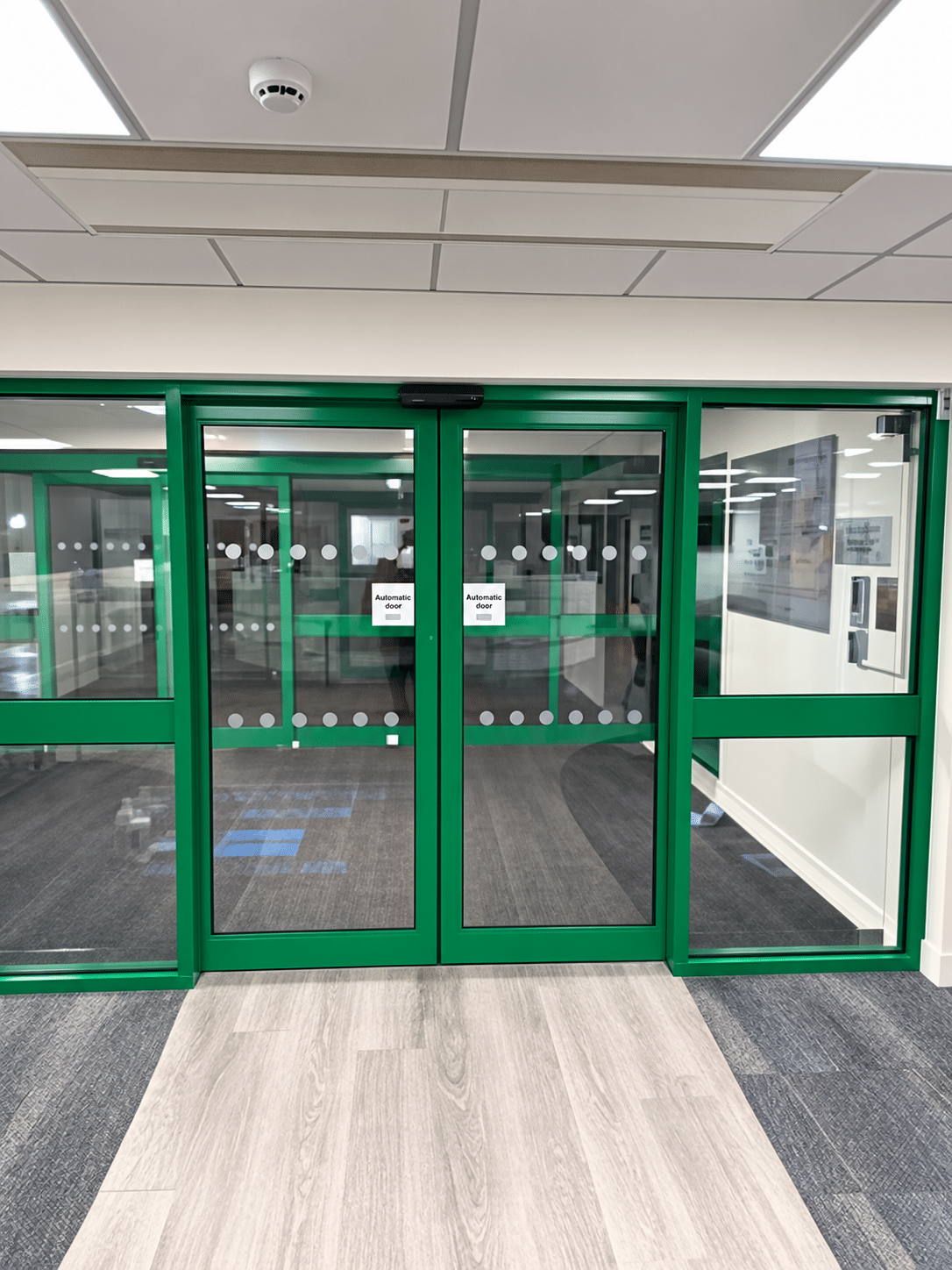 Image of the automatic bi-parting door installation at commercial premises